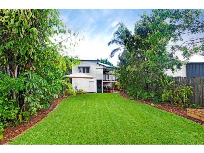 1287 Stanley Street East, Norman Park QLD 4170