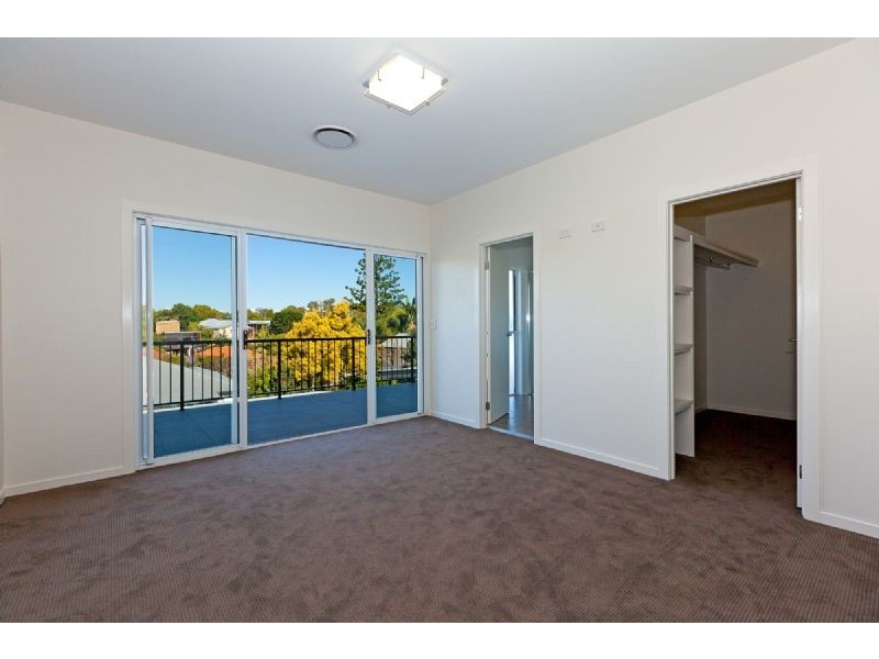 11 Wellstead Avenue, Coorparoo QLD 4151