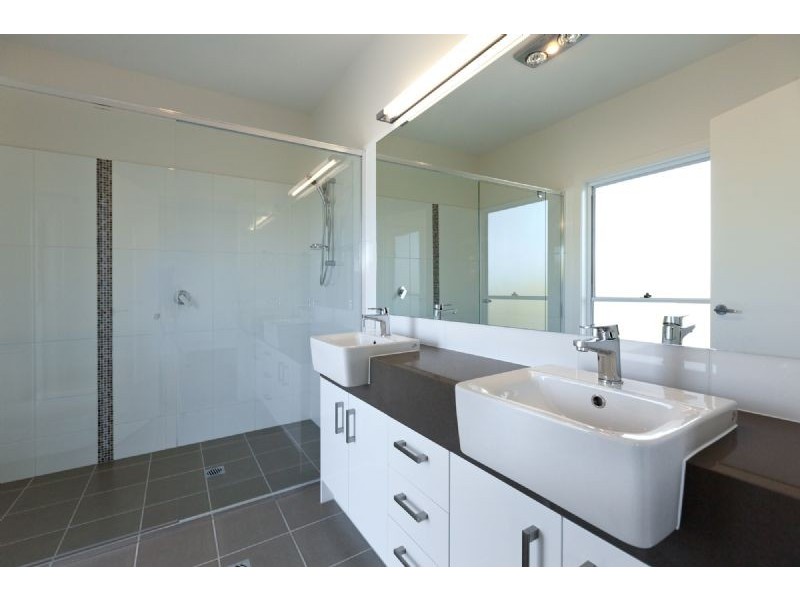 11 Wellstead Avenue, Coorparoo QLD 4151