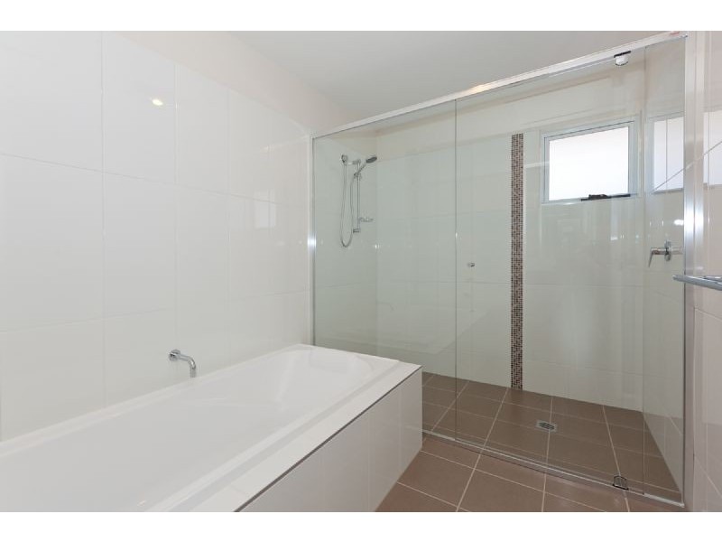 11 Wellstead Avenue, Coorparoo QLD 4151