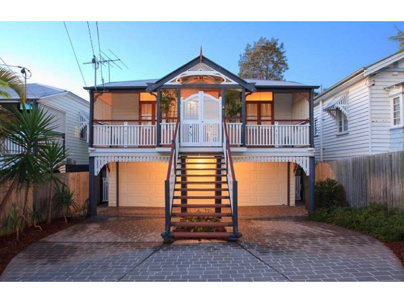 12 Thynne Ave, Norman Park QLD 4170