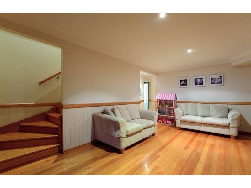 12 Thynne Ave, Norman Park QLD 4170