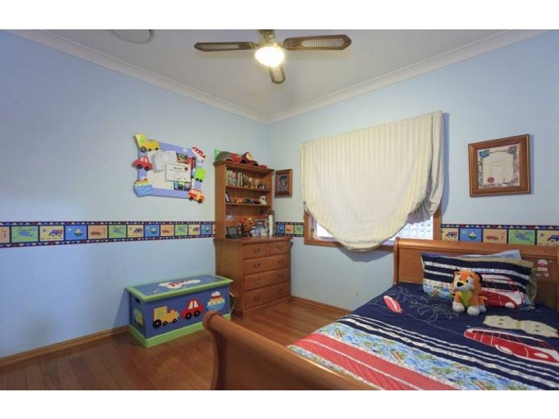 12 Thynne Ave, Norman Park QLD 4170