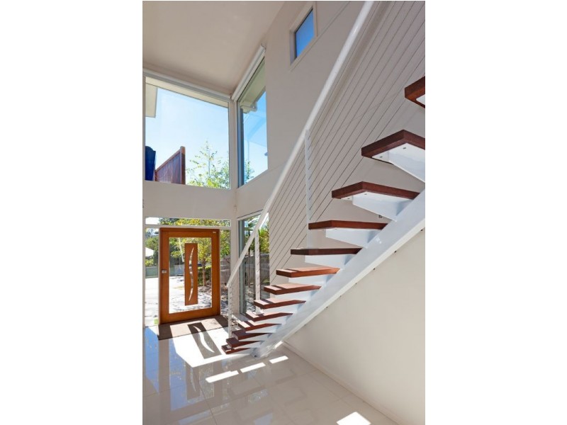 151 Macrossan Ave, Norman Park QLD 4170