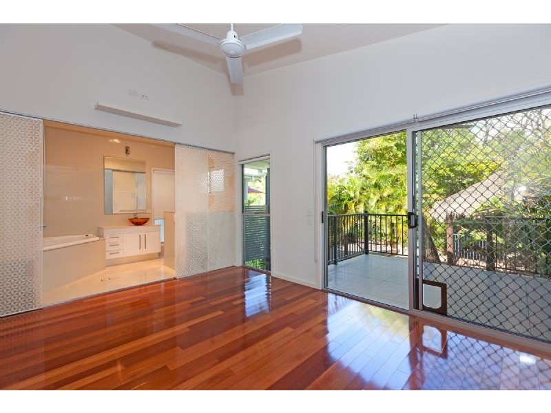151 Macrossan Ave, Norman Park QLD 4170