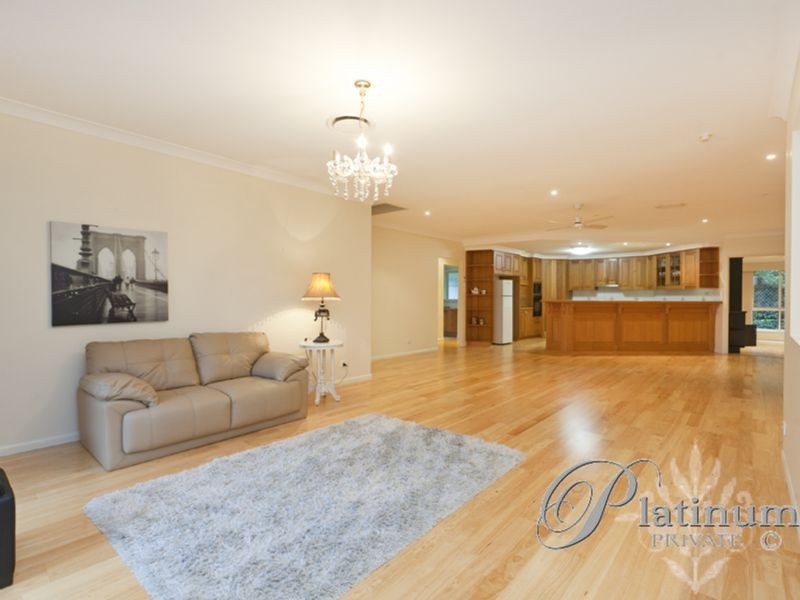 16 Currumbin Place, Carindale QLD 4152