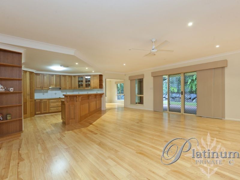 16 Currumbin Place, Carindale QLD 4152