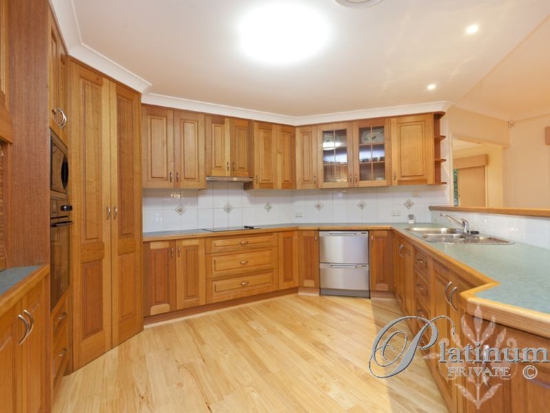 16 Currumbin Place, Carindale QLD 4152