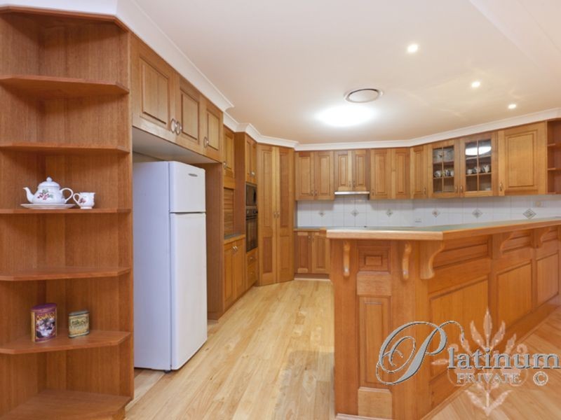 16 Currumbin Place, Carindale QLD 4152