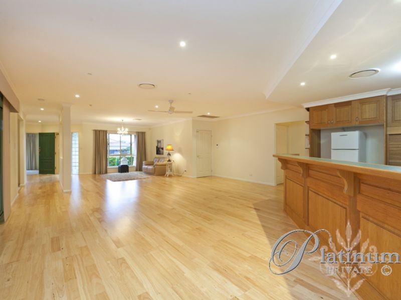 16 Currumbin Place, Carindale QLD 4152