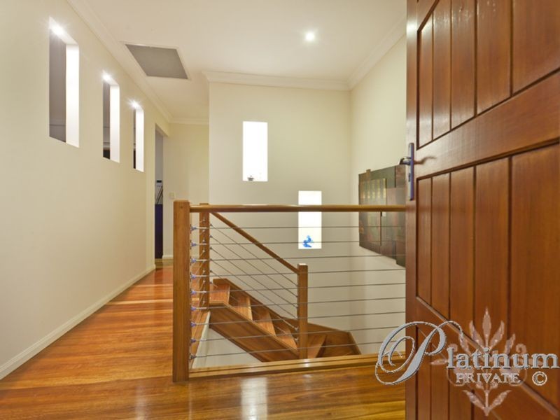 9 Spanish Court, Carindale QLD 4152