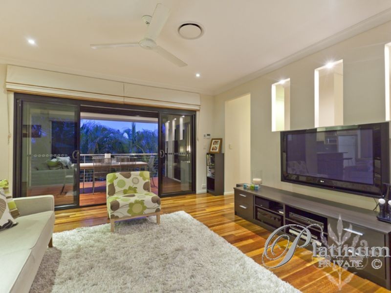 9 Spanish Court, Carindale QLD 4152