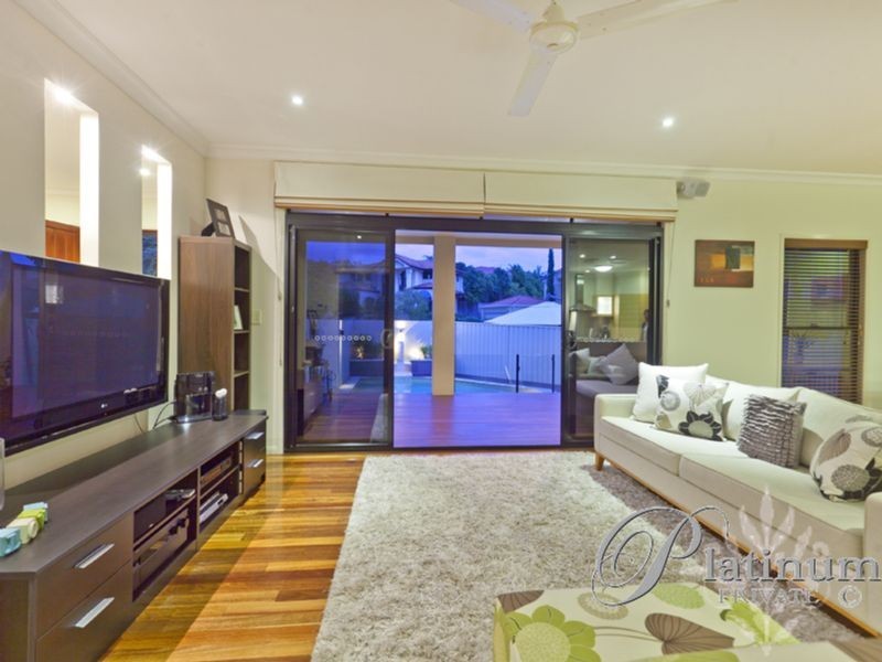 9 Spanish Court, Carindale QLD 4152
