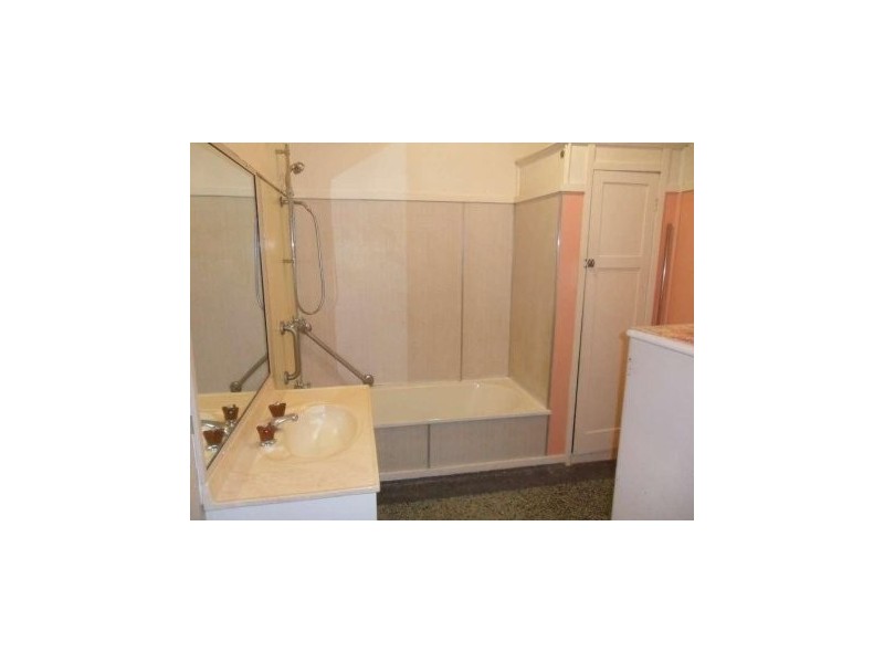 3 Henderson Street, Camp Hill QLD 4152