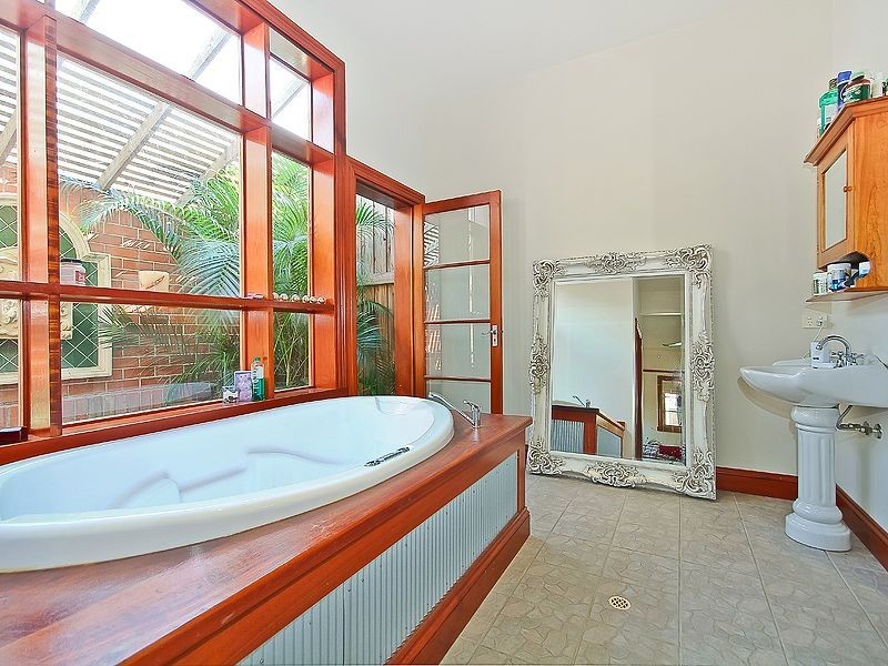 4 Baden Powell Place, Camp Hill QLD 4152