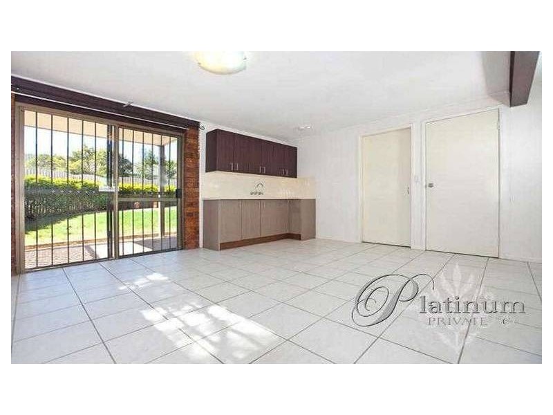 6 Lindisfarne Street, Carindale QLD 4152