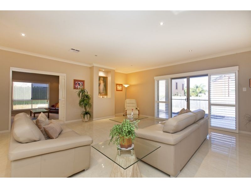 45 Ewer Street, Carindale QLD 4152