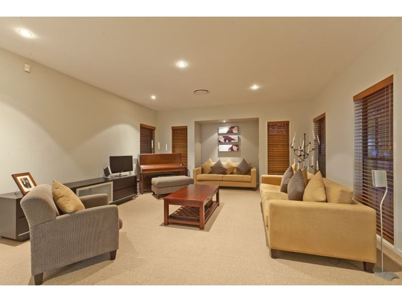 25 Ewer Street, Carindale QLD 4152