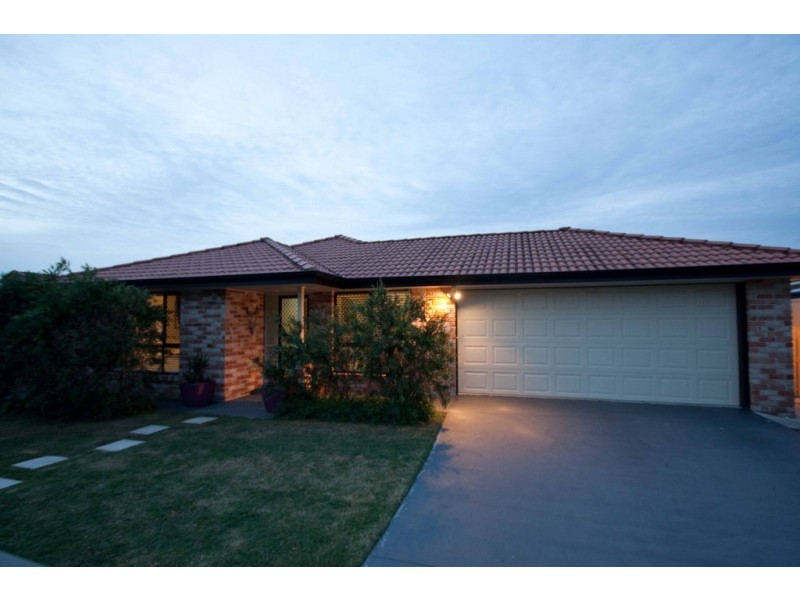 8 Holland Place, Carindale QLD 4152