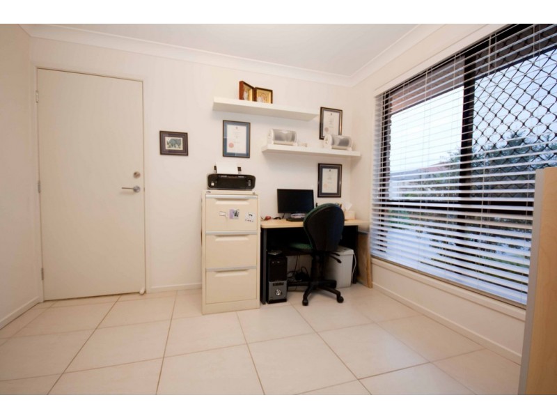 8 Holland Place, Carindale QLD 4152