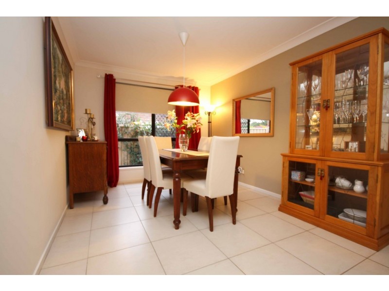 8 Holland Place, Carindale QLD 4152