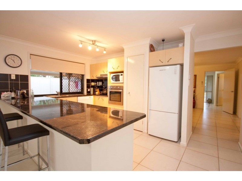 8 Holland Place, Carindale QLD 4152