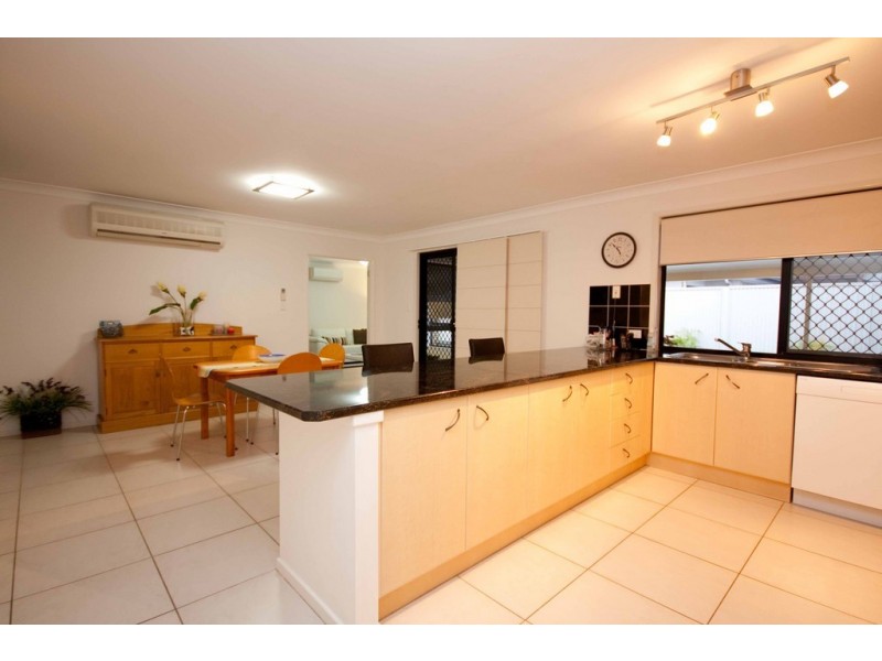 8 Holland Place, Carindale QLD 4152