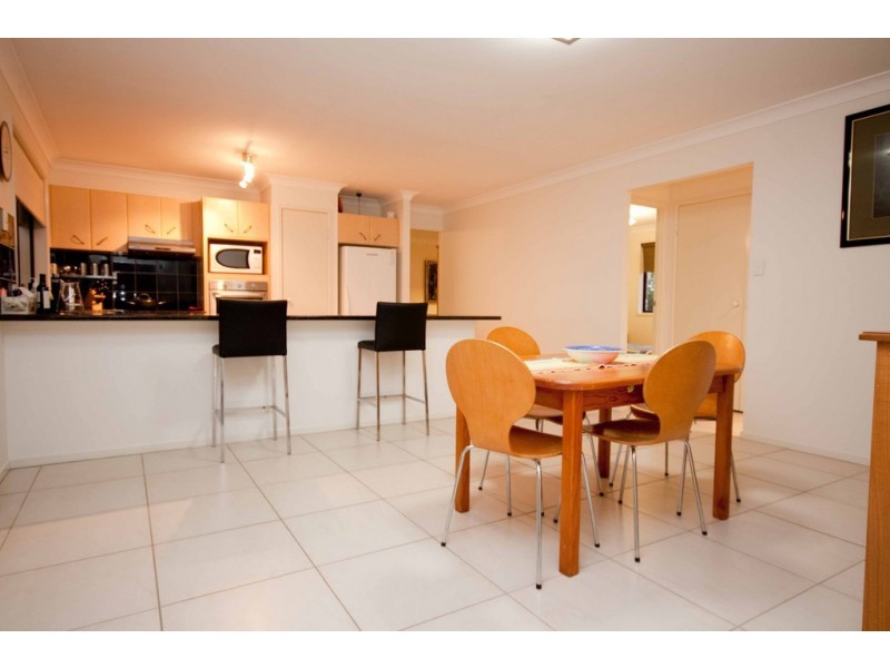 8 Holland Place, Carindale QLD 4152