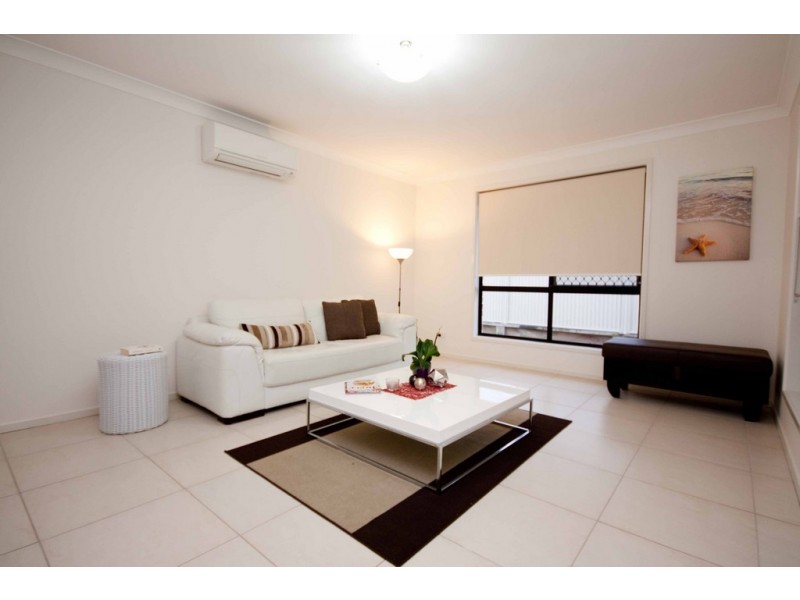 8 Holland Place, Carindale QLD 4152