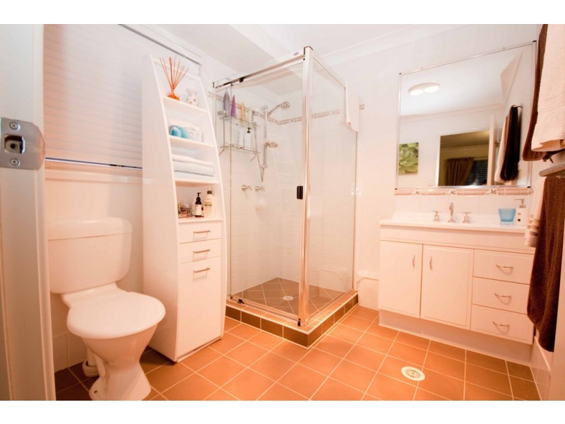 8 Holland Place, Carindale QLD 4152