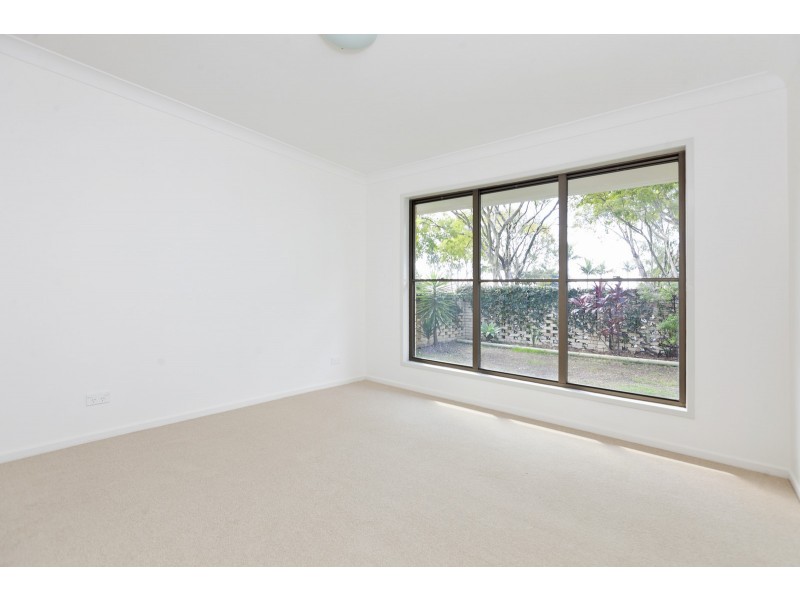 55 Meadowlands Road, Carindale QLD 4152