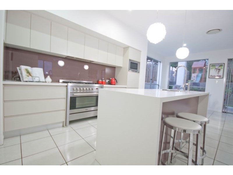 10 Avesnes Street, Holland Park QLD 4121