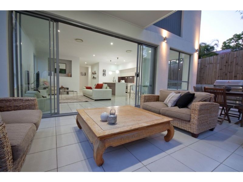 10 Avesnes Street, Holland Park QLD 4121