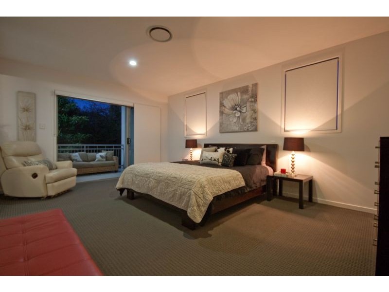 10 Avesnes Street, Holland Park QLD 4121