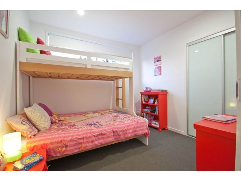 10 Avesnes Street, Holland Park QLD 4121