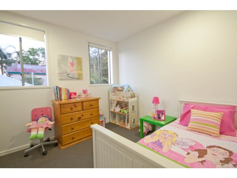 10 Avesnes Street, Holland Park QLD 4121