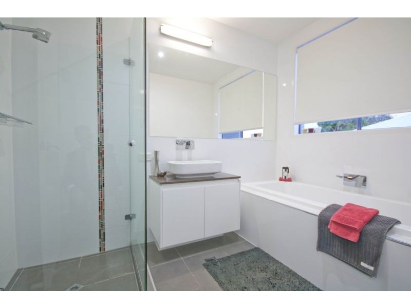 10 Avesnes Street, Holland Park QLD 4121