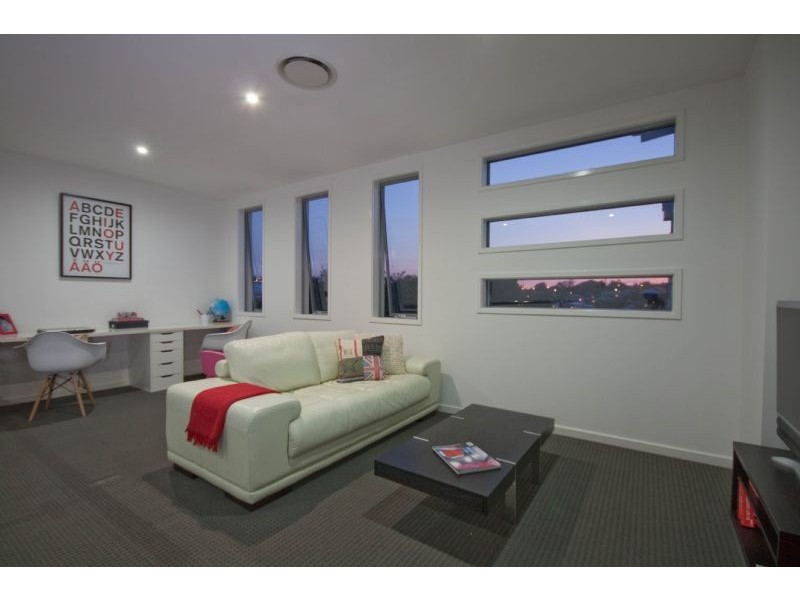 10 Avesnes Street, Holland Park QLD 4121