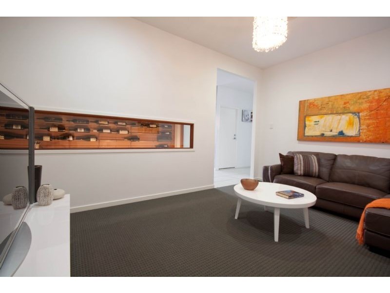 10 Avesnes Street, Holland Park QLD 4121