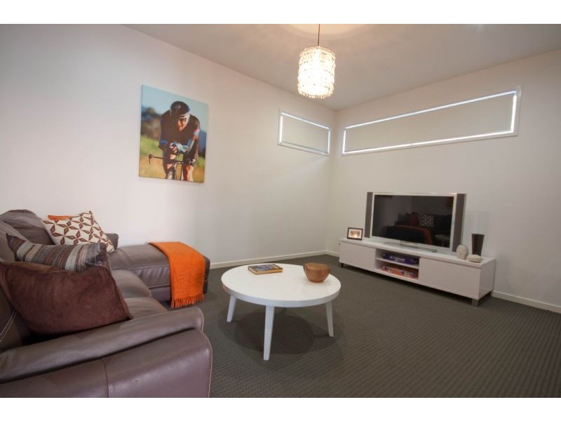 10 Avesnes Street, Holland Park QLD 4121