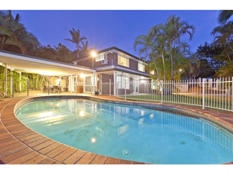 2 Gon Chee Court, Carindale QLD 4152