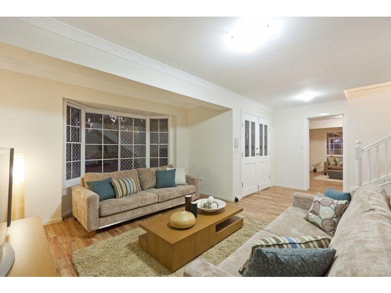 2 Gon Chee Court, Carindale QLD 4152