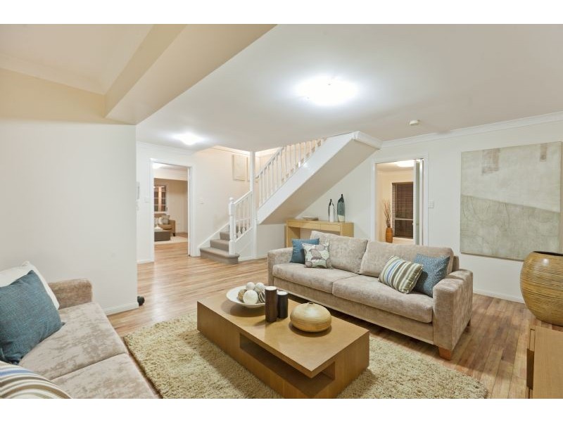 2 Gon Chee Court, Carindale QLD 4152