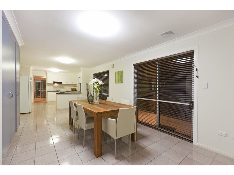 2 Gon Chee Court, Carindale QLD 4152