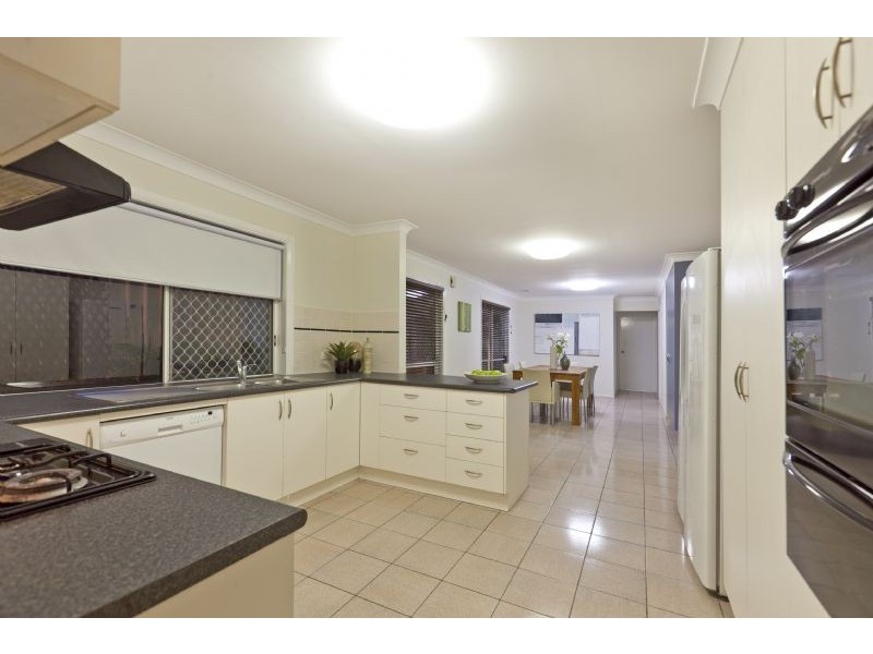 2 Gon Chee Court, Carindale QLD 4152