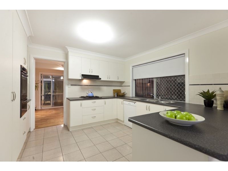 2 Gon Chee Court, Carindale QLD 4152