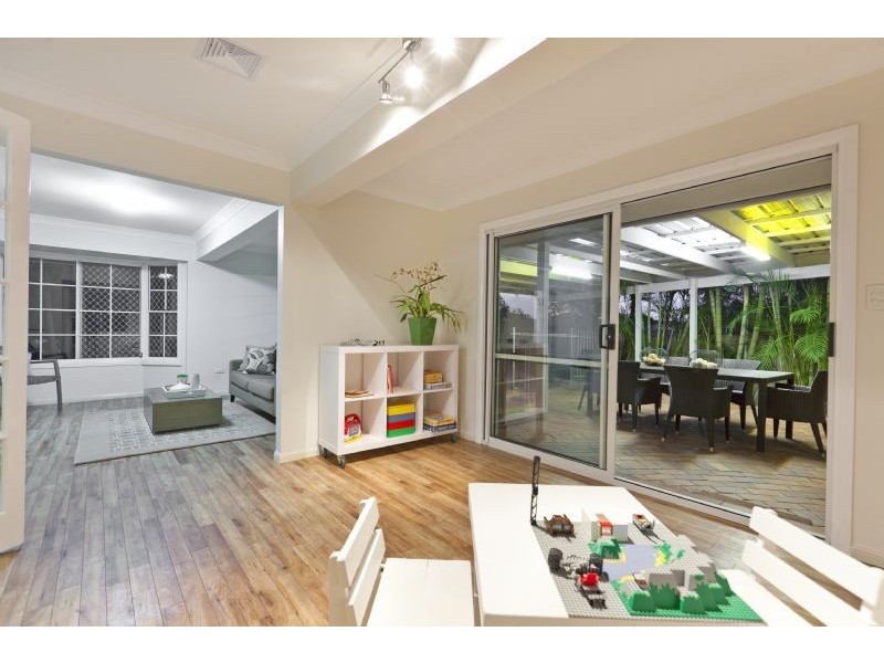 2 Gon Chee Court, Carindale QLD 4152