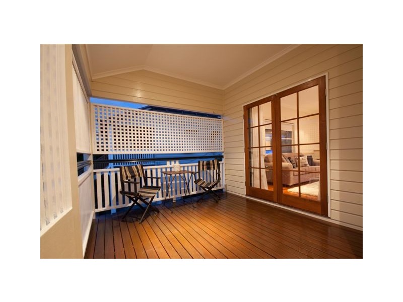 85 Temple St, Coorparoo QLD 4151