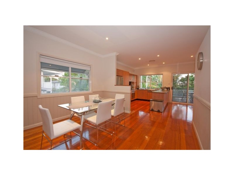 85 Temple St, Coorparoo QLD 4151