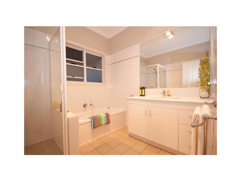 85 Temple St, Coorparoo QLD 4151